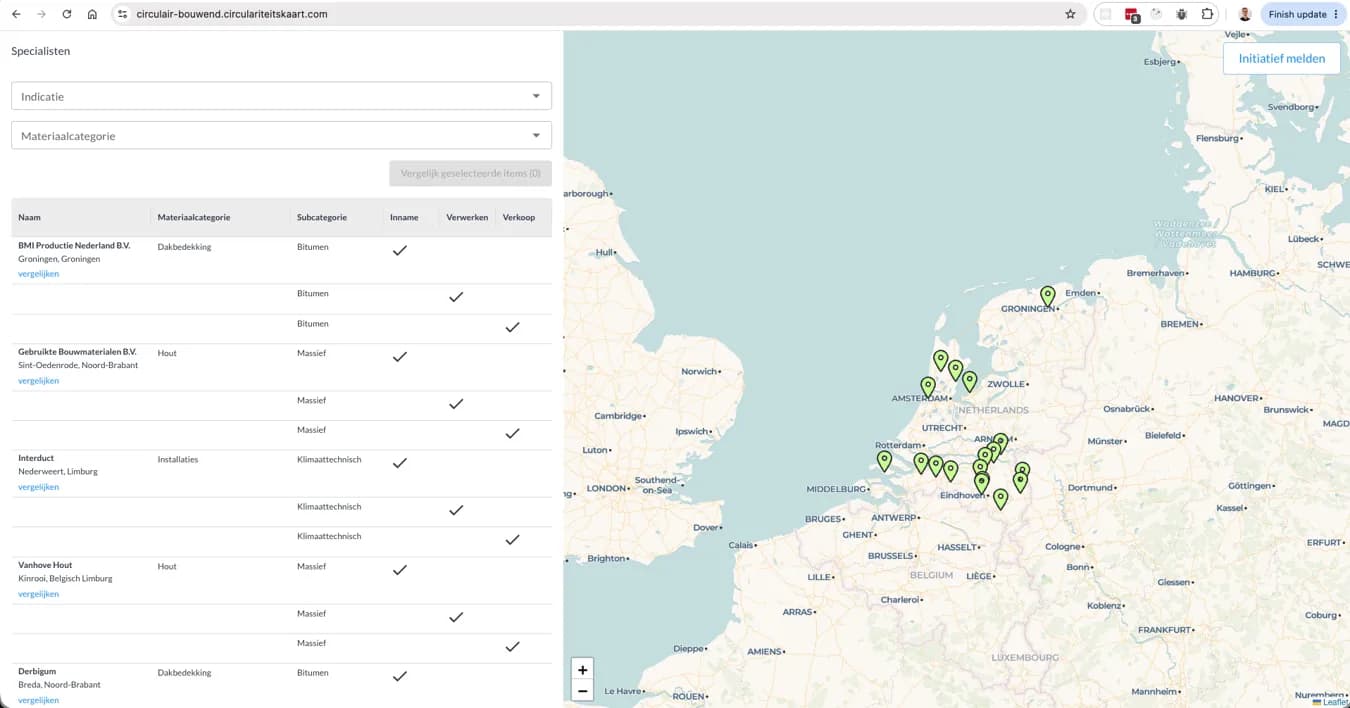 Screenshot van het Circulair Bouwend specialistenoverzicht met zoekfilters, tabel en een kaart met locaties in Nederland